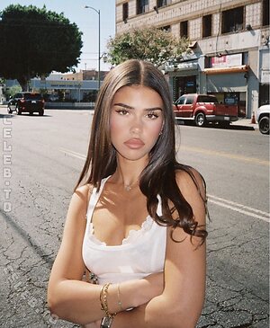 Leah Halton photo