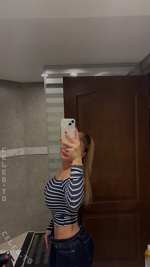leni.zkm Nude Leaked Photo #22