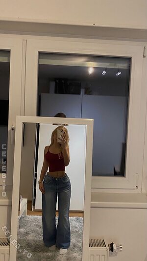 leni.zkm Nude Leaked Photo #24