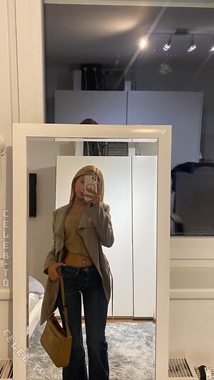 leni.zkm Nude Leaked Photo #29