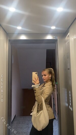 leni.zkm Nude Leaked Photo #31