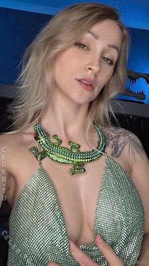 Liensue Nude Leaked Photo #232