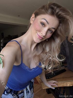 Liensue Nude Leaked Photo #235