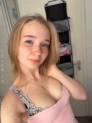 Lilly Schaper Nude Leaked Photo #5