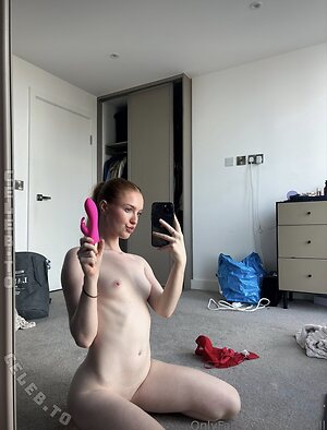 Lily Oneill Nude Leaked Photo #28