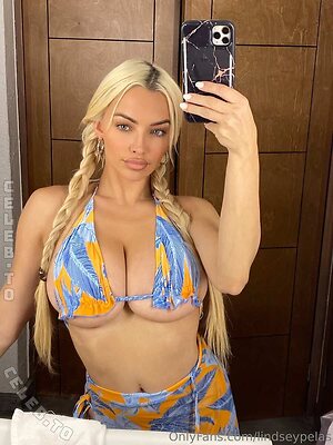 Lindsey Pelas Nude Leaked Photo #137