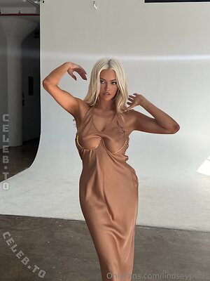 Lindsey Pelas photo
