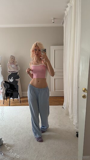 Linzor Nude Leaked Photo #46