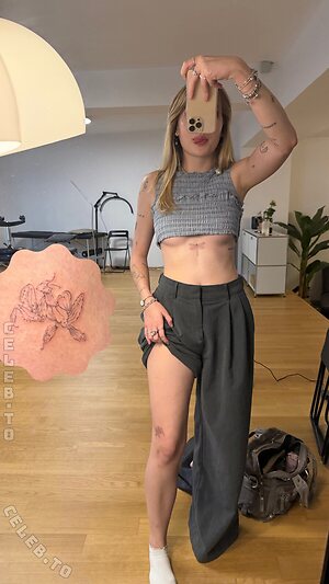 Lisa Übelsbacher Nude Leaked Photo #9