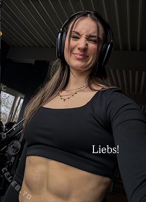 Lisaamarie.e Nude Leaked Photo #31