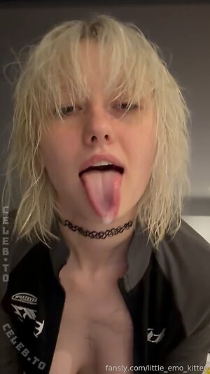 Little Emo Kitten Nude Leaked Photo #708