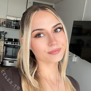 lorenabombik / lolomaus avatar