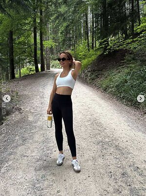 Louisa Laureen avatar
