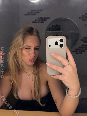 loulou_fbl Nude Leaked Photo #61