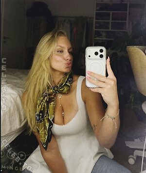 loulou_fbl Nude Leaked Photo #65