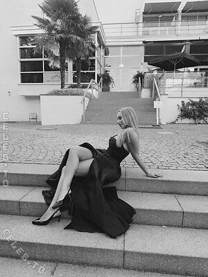 loulou_fbl Nude Leaked Photo #92