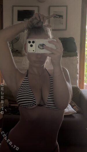 loulou_fbl Nude Leaked Photo #108
