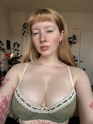 luvliii Nude Leaked Photo #11
