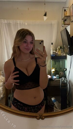 Lynntoria Nude Leaked Photo #19