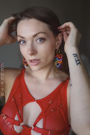Lyss-addicted More Nude Photos