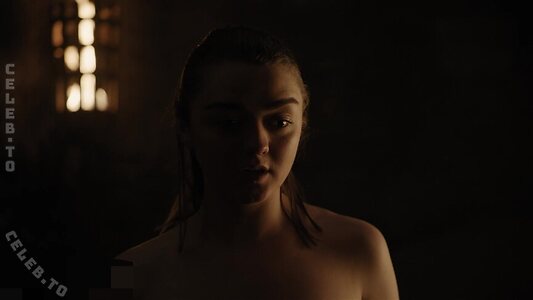Maisie Williams Nude Leaked Photo #18