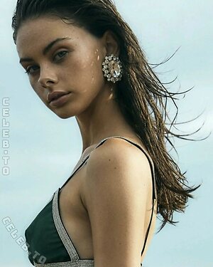 Meika Woollard Nude Leaked Photo #9