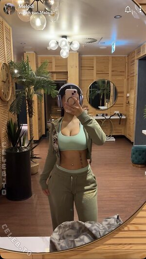 melodi.mzd Nude Leaked Photo #39