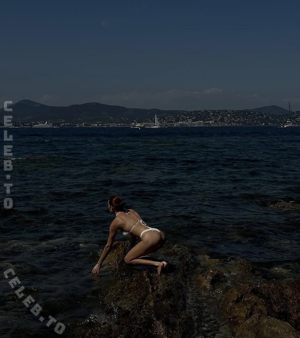 Meredith Duxbury Nude Leaked Photos