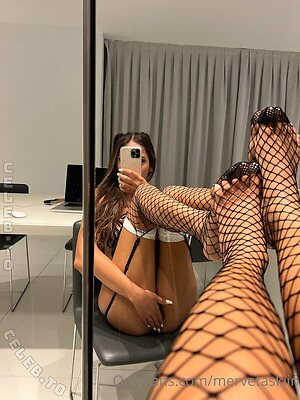 Merve Taskin Nude Leaked Photo #36