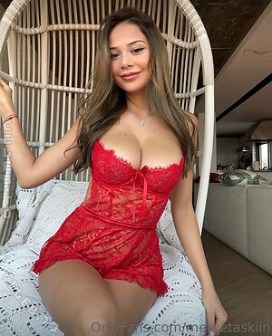 Merve Taskin Nude Leaked Photo #62