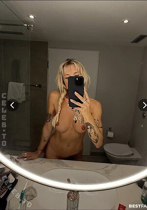 Mia Julia Brückner photo