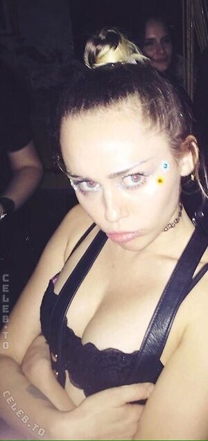 Miley Cyrus Nude Leaked Photo #560