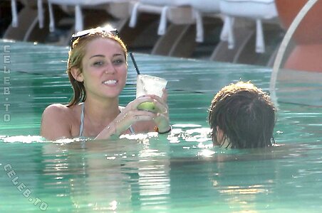 Miley Cyrus Nude Leaked Photo #573