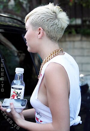 Miley Cyrus Nude Leaked Photo #717