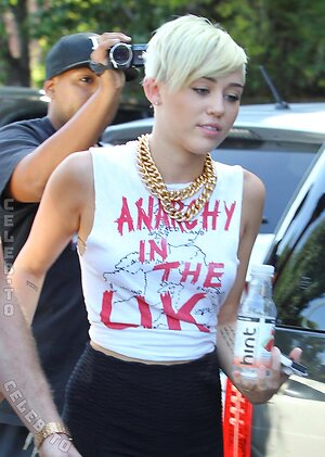 Miley Cyrus Nude Leaked Photo #723