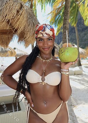 Monet McMichael Nude Leaked Photo #11