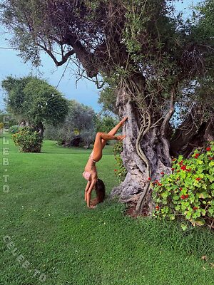 mrs Vickey Nude Photos