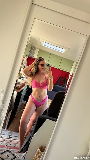 mspeachysophie Nude Leaked Photo #7
