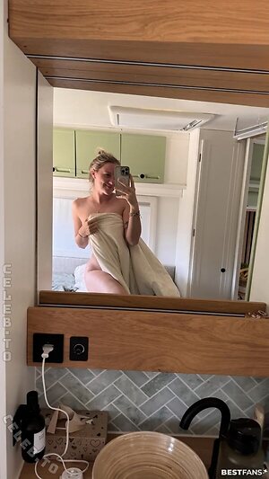 mspeachysophie Nude Leaked Photo #8