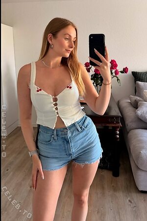 naadine.223 Nude Leaked Photo #52