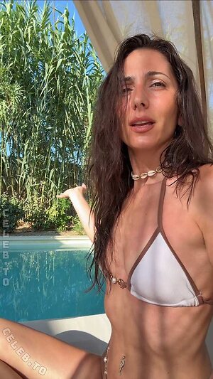 Nandia Siada Nude Leaked Photo #15