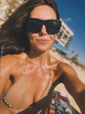 Nazan Eckes photo