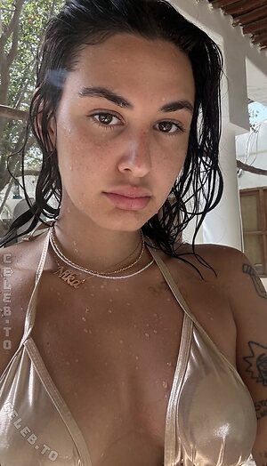 Nikairani Nude Leaked Photo #14