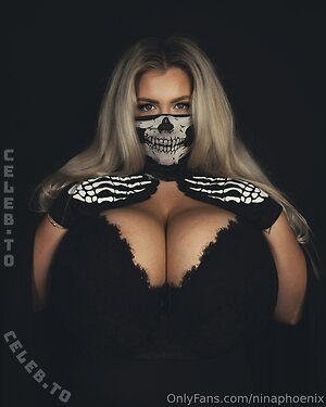 Nina Phoenix photo