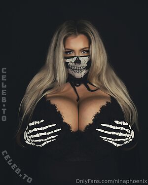 Nina Phoenix photo