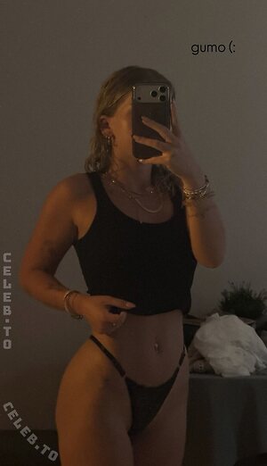 nina.kxs Nude Photos