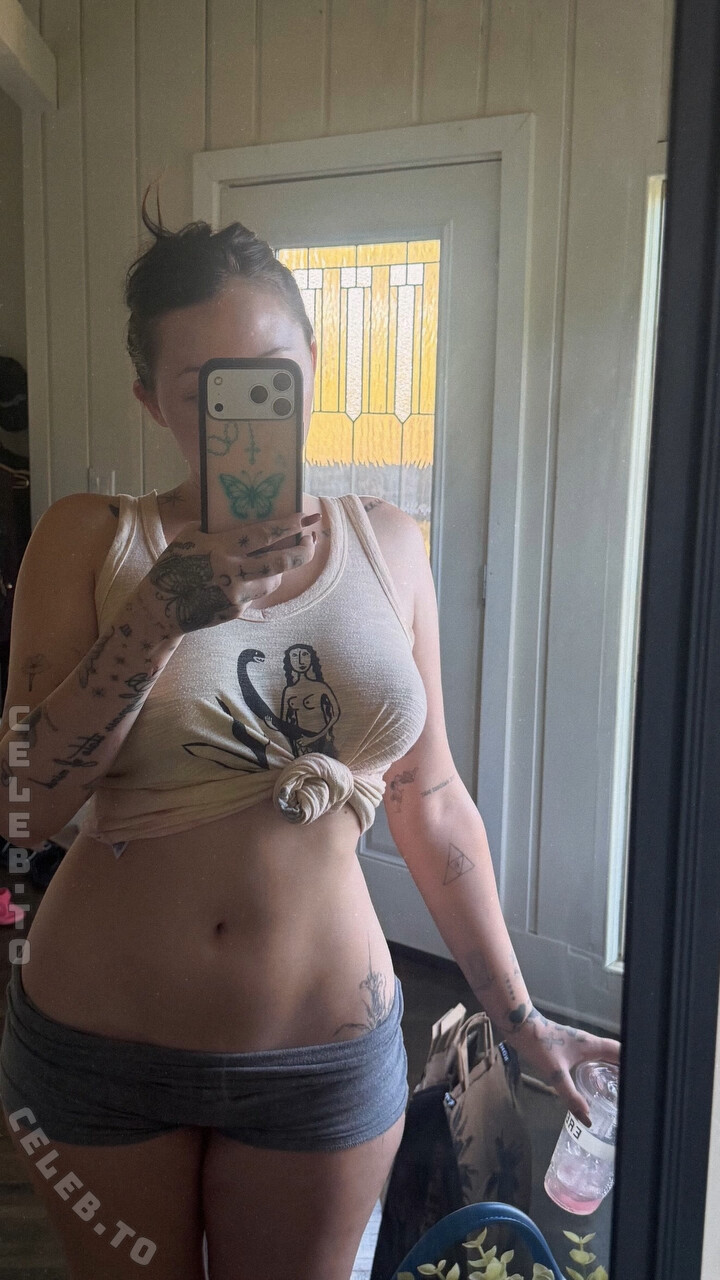 Noah Cyrus Nude Leaked Photos