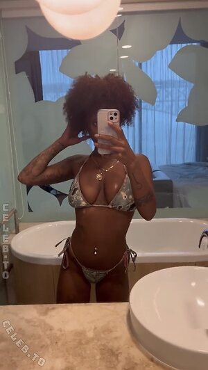 Nura Habib Omer Nude Leaked Photo #21