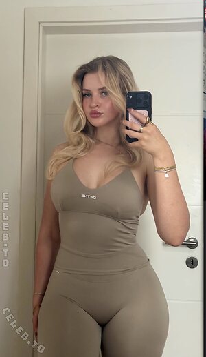 oliviahbls Nude Leaked Photo #73