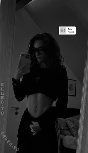 onlyx_emilia Nude Leaked Photo #2